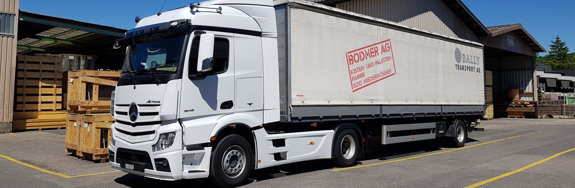 Grosser Bodmer AG Lastwagen für den sicheren Transport von Waren.