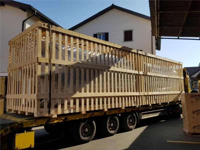 Lastwagen mit Holzverschlag